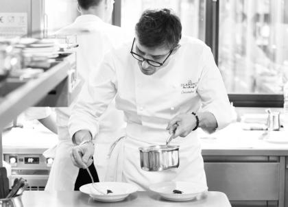 Les 50 chefs qui font Paris #15 : rencontre avec Christophe Pelé (Le Clarence)