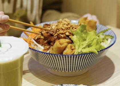 Les meilleurs bò bún de Paris : où manger un bol qui a du goût ?