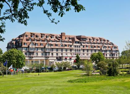 Fans de padel ? Voici les meilleurs hôtels de luxe où pratiquer votre sport préféré 