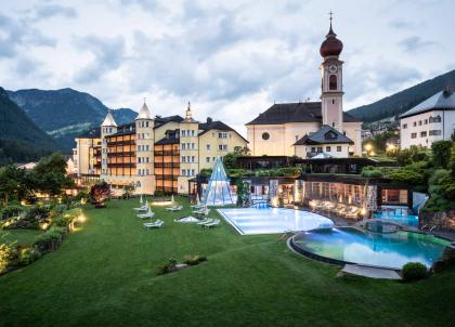 ADLER Spa Resort DOLOMITI, complexe haut de gamme au cœur d'un village du Sud-Tyrol 