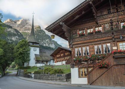 Gstaad, authentique village alpin, au-delà des clichés