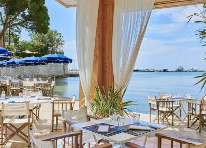 L'Hôtel Belles Rives à Antibes, un palace art déco les pieds dans l’eau