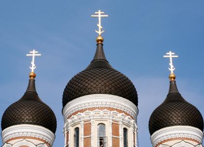 Les bulbes de la cathédrale Alexandre Nevski, plus grand lieu de culte orthodoxe du pays et lieu de passage incontournable de toute visite à Tallinn | © Flickr CC - Glen Scott - https://flic.kr/p/4LYfoJ