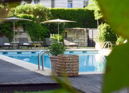 Plongeon de luxe dans la Cité des Papes : les meilleurs hôtels d'Avignon avec piscine