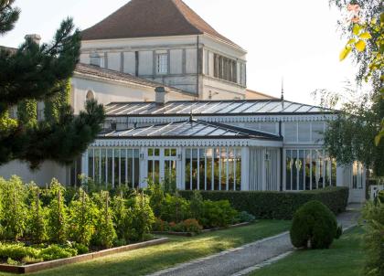 Interview d'Alice et Jérome Tourbier propriétaires des hôtels Les Sources, 5 étoiles, restaurants et spa Caudalie dans les vignobles