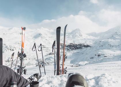 Skier en avril : nos idées pour des vacances de printemps sur les pistes
