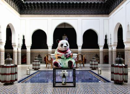 La Mamounia expose le bestiaire haut en couleur de Julien Marinetti