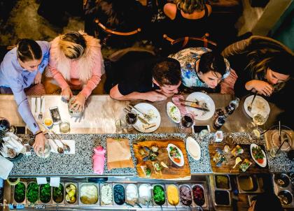 Yotam Ottolenghi, la star des fourneaux et des best-sellers culinaires ouvre une adresse à Paris