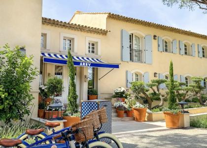 A Saint-Tropez, Arev décroche une Clef Michelin et rejoint The Leading Hotels of the World