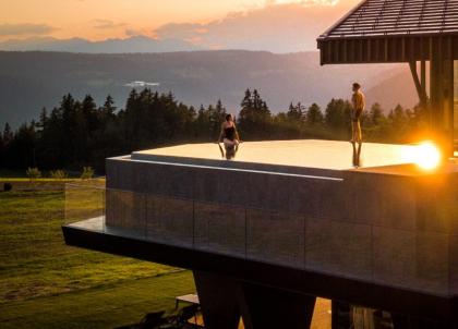AEON au Sud-Tyrol, une retraite ultra-contemporaine dans un décor idyllique 
