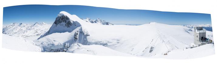 Le Breithorn et le plateau éponyme vus depuis la plateforme d’observation du Klein Matterhorn.  