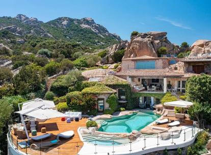 Piscines privées, vues mer et services sur mesure : les plus belles villas à louer en Sardaigne