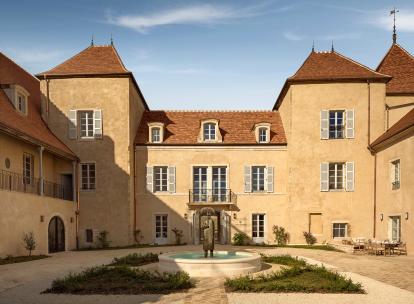 Notre avis sur le Château la Commaraine : la Bourgogne s'offre un 5 étoiles dans les vignes