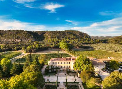 Le Château d’Estoublon, une parenthèse envoûtante en Provence entre vignes et olives