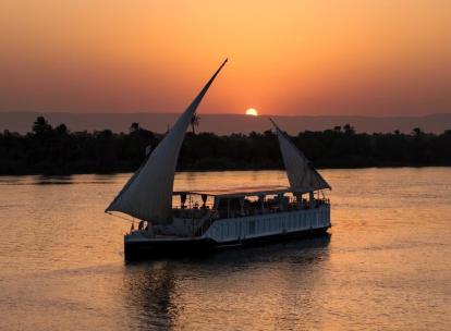 Amarna, la dahabeya qui remonte le Nil au rythme du vent et du soleil