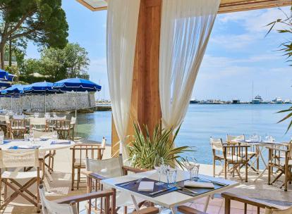 L'Hôtel Belles Rives à Antibes, un palace art déco les pieds dans l’eau
