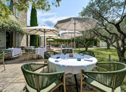 Les meilleurs restaurants d’Uzès : étoilés, caves à vin et bistrots gourmands