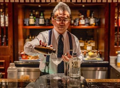 Le maître japonais du cocktail Hidetsugu Ueno s’invite au Peninsula Paris