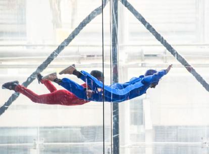 Les avantages du simulateur de chute libre pour les débutants en parachutisme