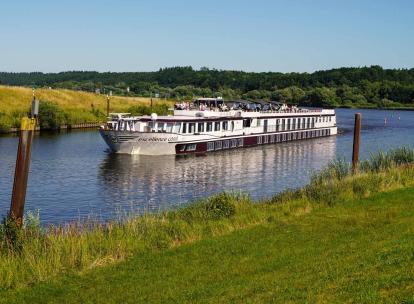 Été 2026 : le tourisme fluvial en plein essor en France