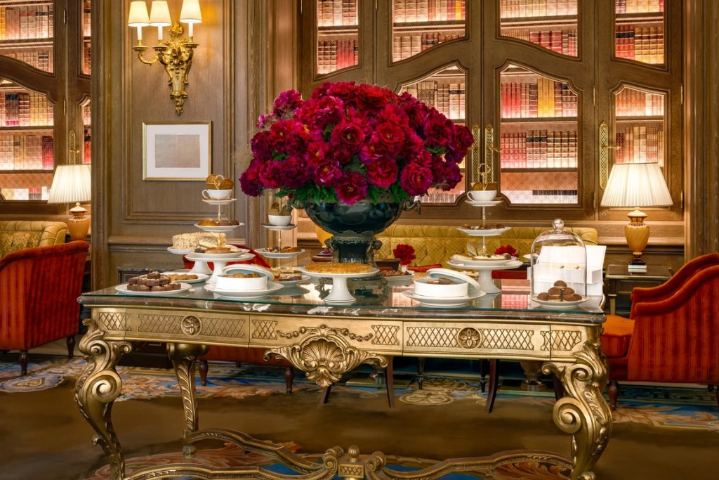 Ritz, Peninsula, Bristol… Ces palaces mythiques font partie des plus belles adresses de la capitale. Pour départager leurs célèbres tea times, nos journalistes ont testé les goûters les plus prestigieux de Paris. Voici notre verdict sur ces expériences aussi gourmandes que raffinées.