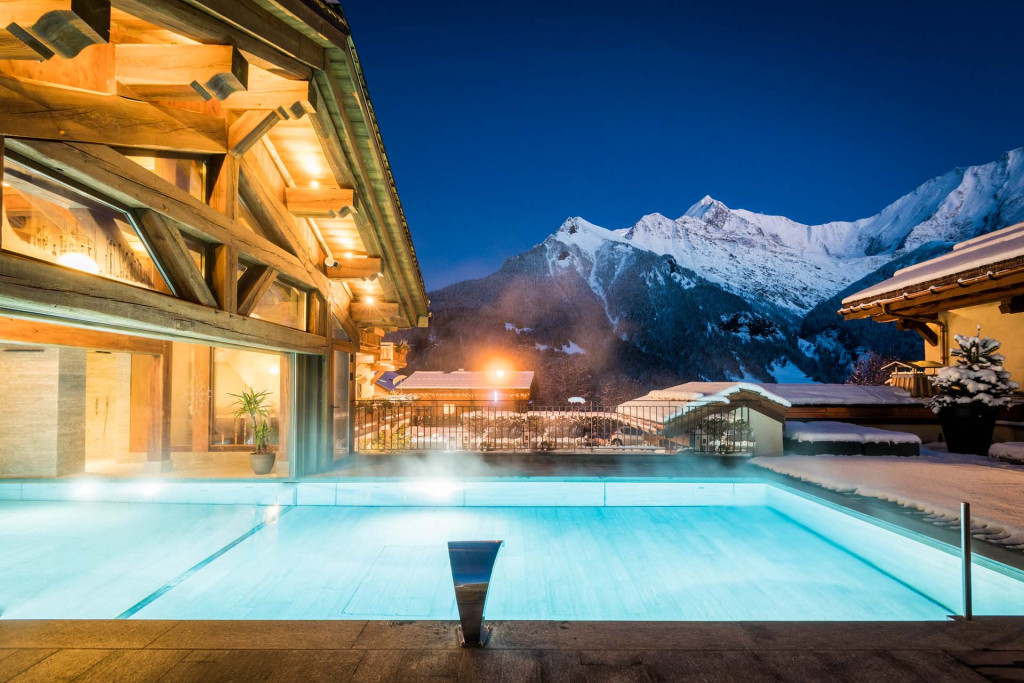 Au pied du Mont Blanc, découvrez notre sélection des plus beaux chalets et hôtels de Saint-Gervais-les-Bains. Au plus près du toit de l’Europe, le village-station de Haute-Savoie s’avère le lieu idéal pour profiter des joies de la montagne, été comme hiver. 