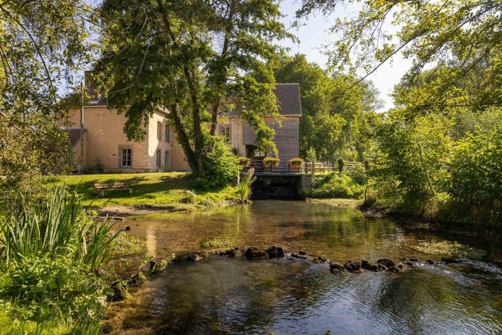 Les plus belles maisons d’hôtes et adresses de charme dans l’Aube en Champagne À seulement 1h30 de Paris, l’Aube en Champagne s’impose comme une destination incontournable pour une escapade raffinée et ressourçante. Que ce soit pour flâner dans des ruelles pleines de charme, se perdre dans des paysages bucoliques ou trinquer avec un champagne d’exception, Yonder vous invite à découvrir les maisons d’hôtes et de charme parfaites pour vivre une expérience authentique.