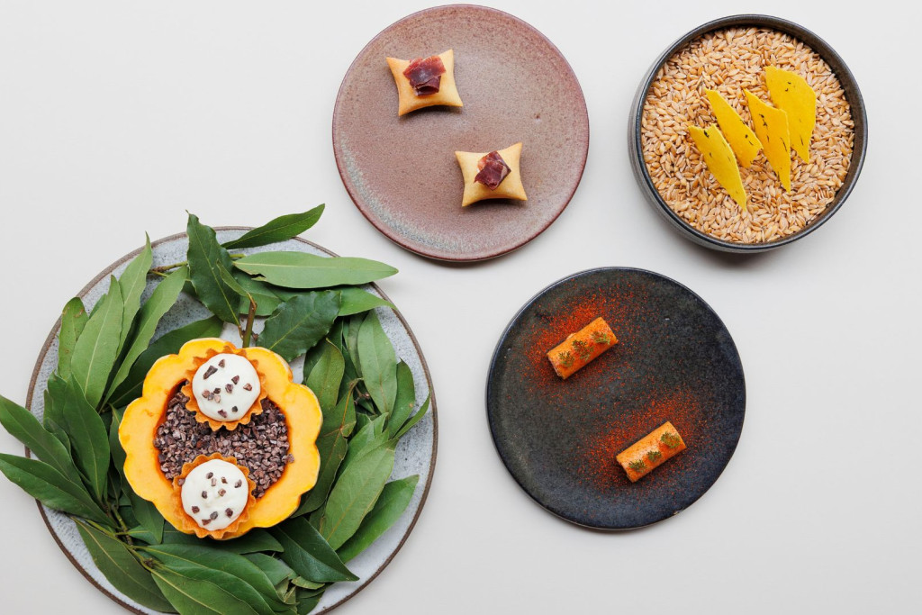 Porté par le chef Masaki Nagao, le restaurant Pilgrim dévoile une cuisine d’inspiration japonaise, rigoureuse et sensible, où la technique s’efface derrière le goût. À des tarifs de lancement étonnamment accessibles, l’adresse attire déjà les amateurs éclairés. Une table confidentielle, exigeante, et résolument tournée vers l’essentiel.