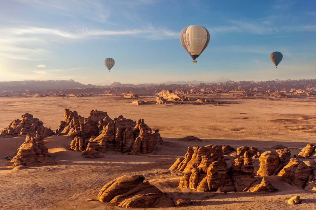 Du lever du soleil sur Hegra à la nuit étoilée de la réserve Sharaan, le trésor millénaire d’Arabie saoudite se révèle lors d'un safari haut de gamme à AlUla avec Hero Experiences Group.