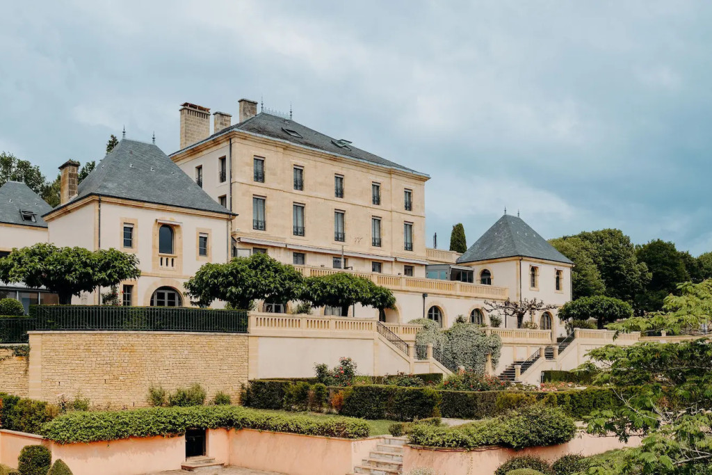 Territoire aux multiples facettes, la Dordogne présente des centres d’intérêt variés qui en font une destination française incontournable. Zoom sur les plus beaux hôtels de Dordogne et quelques maisons d'hôtes de charme ou de luxe.