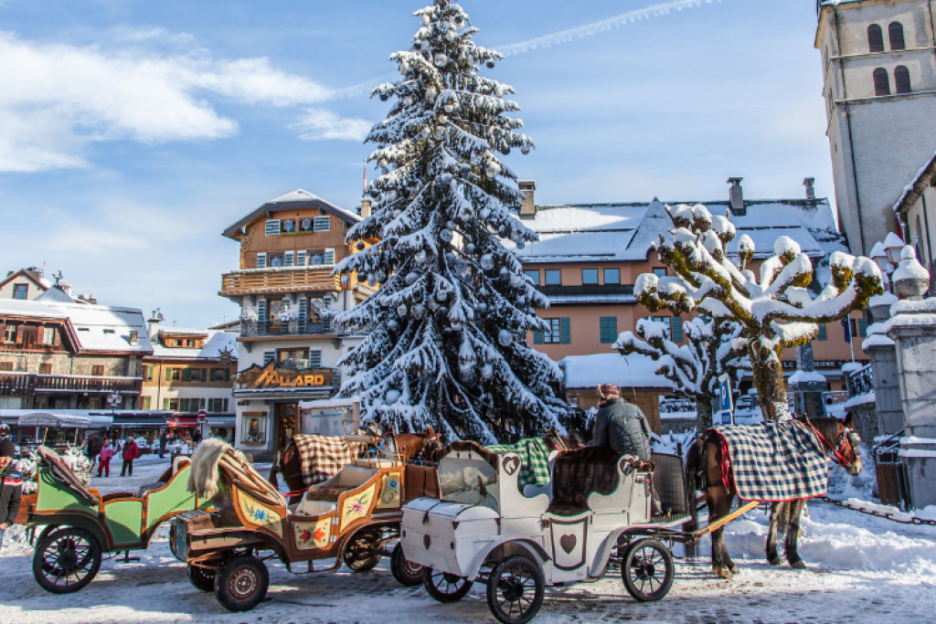 Megève, Venise ou Marrakech… Qu’on rêve de flocons ou de soleil, Noël se décline sous toutes les latitudes. Nos suggestions de destinations pleines de magie où partir à Noël. 