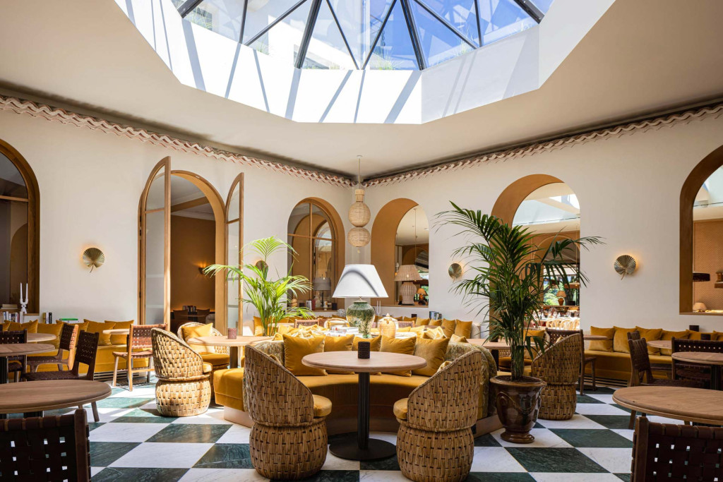 Sous le charme de Maison Chiberta, hôtel proche de Biarritz  À Anglet, l’ancien hôtel de Chiberta et du Golf a changé de visage. Après sept mois de travaux, le groupe Annie Famose a redonné souffle à cette hôtel proche de Biarritz. Résultat : une maison lumineuse où l’on passe du green à l’océan, du patio andalou à la cuisine flamboyante de Juan Arbelaez.