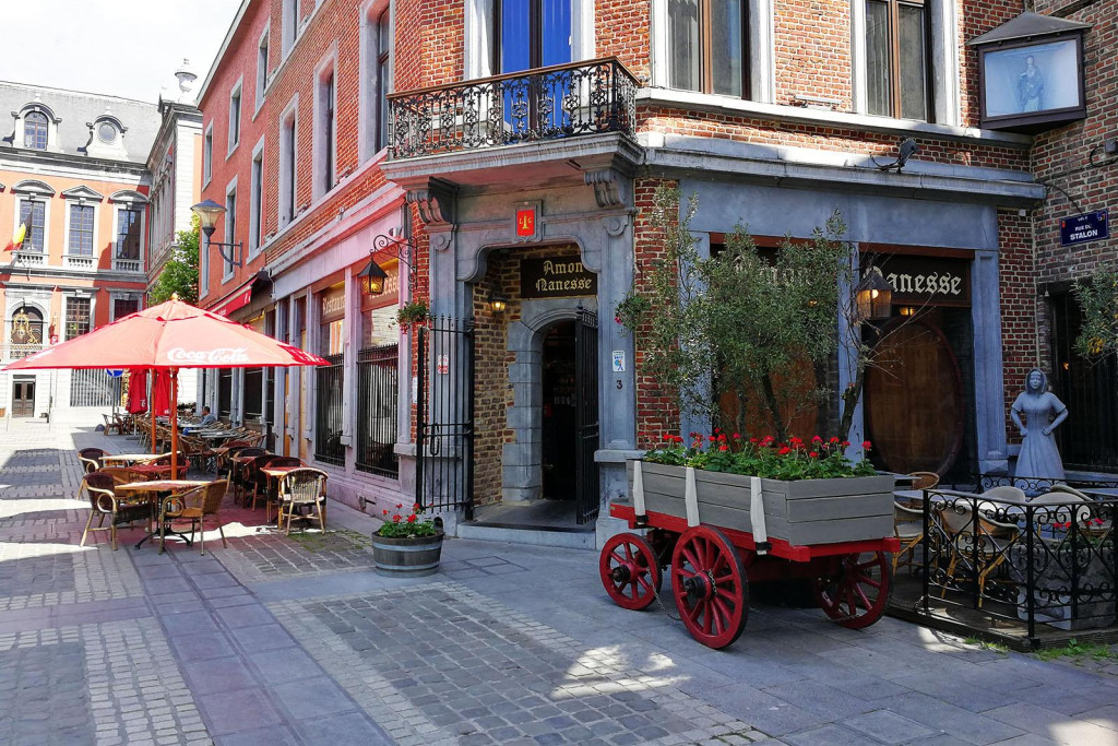 Hôtel particulier chargé d’histoire, adresse hybride, ryad aux accents marocains ou château thermal à quelques kilomètres de la ville : tour d’horizon des meilleurs hôtels de Liège où poser ses valises le temps d’un week-end.