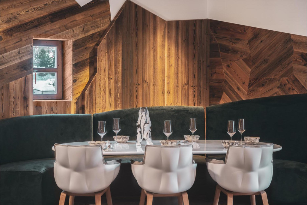 Val d'Isère, célèbre pour ses pistes de ski, se distingue également par sa scène culinaire riche. Des restaurants étoilés aux chalets accueillants, la célèbre station promet un véritable festin pour les gourmets. Notre voyage gustatif à la découverte des meilleurs restaurants de Val d'Isère.