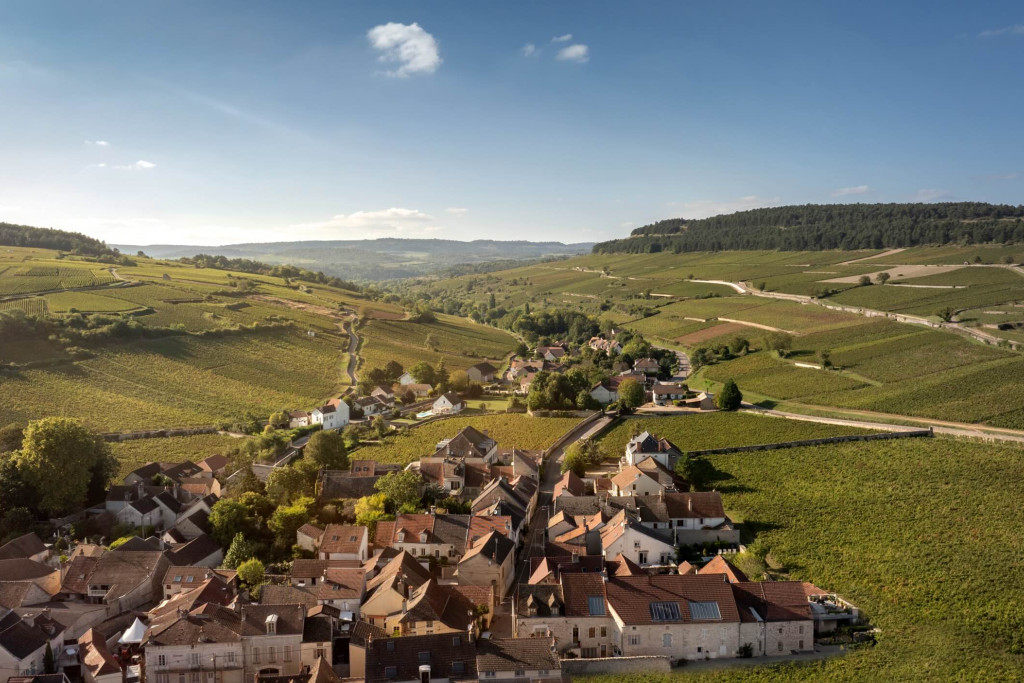 Itinéraire en Bourgogne entre Beaune, la Route des Grands Crus et les villages viticoles de la Côte d’Or : trois jours entre grands vins, gastronomie et hôtels de charme.