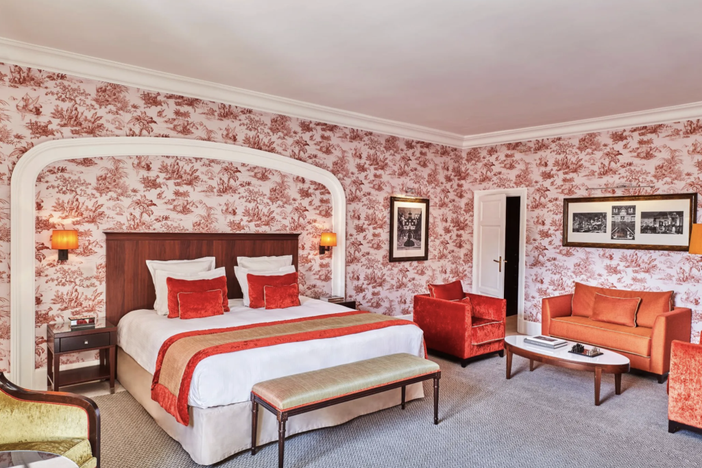 De la Provence au Mont-Blanc en passant par la Normandie, ces adresses d’exception réinventent le luxe en tribu avec les plus belles suites familiales de France.  