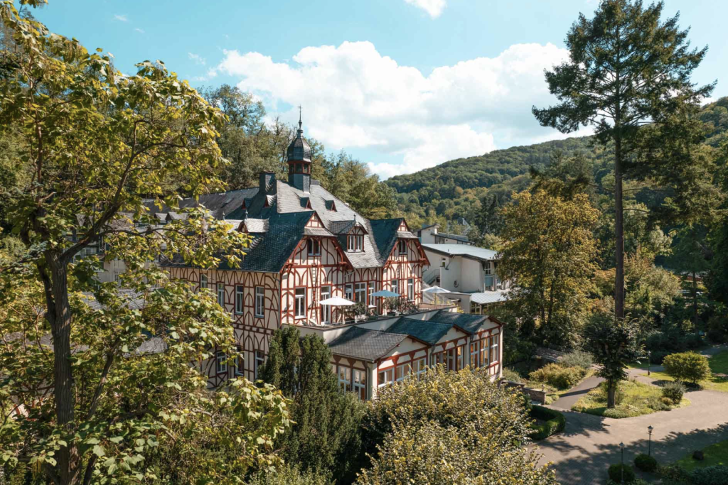 C’est un lieu très confidentiel et unique en Europe. A Traben-Trarbach, en Allemagne, le Parkschlösschen propose des cures ayurvédiques dans la plus pure tradition indienne. Dans le confort feutré d’un hôtel 5 étoiles. 