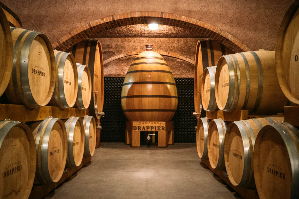 Des maisons les plus prestigieuses aux producteurs confidentiels, direction la Champagne et ses caves pour une expérience de route des vins enthousiasmante unique au monde !

