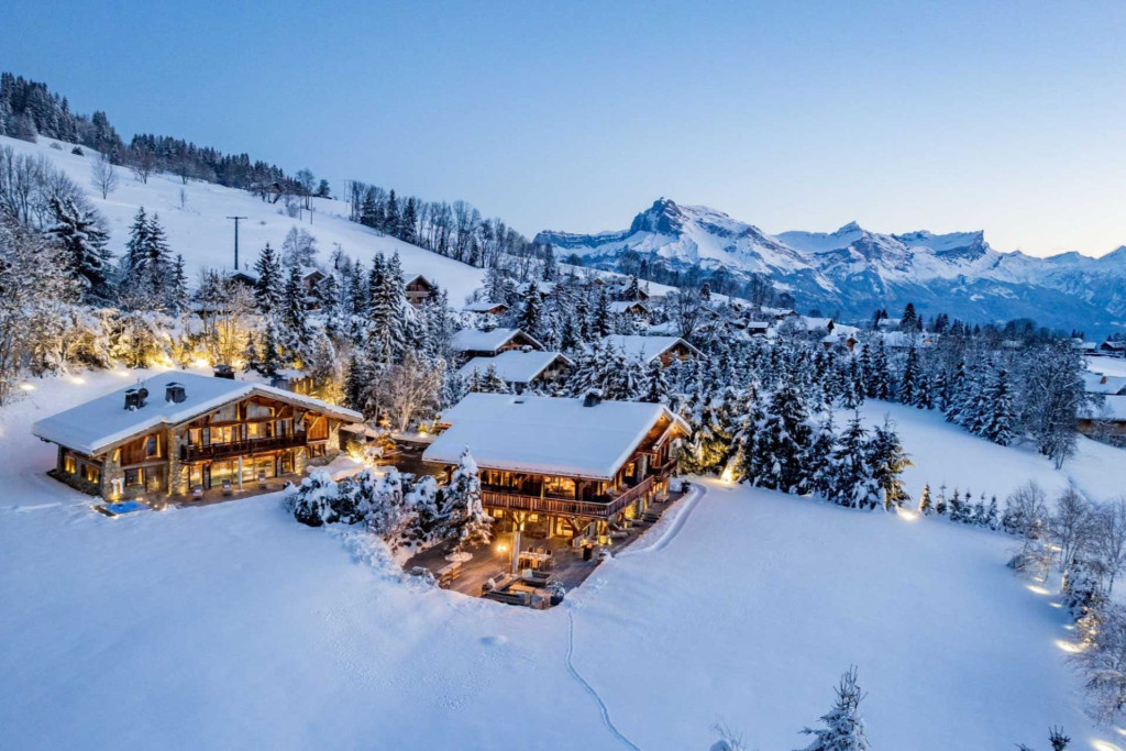 Les plus beaux chalets ultra-luxe de Megève Megève abrite certains des chalets les plus luxueux des Alpes françaises. Architecture hors-normes, services sur-mesure, finitions haut de gamme : ces six adresses incarnent une vision assumée du prestige alpin. Focus sur les détails qui font vraiment la différence.
