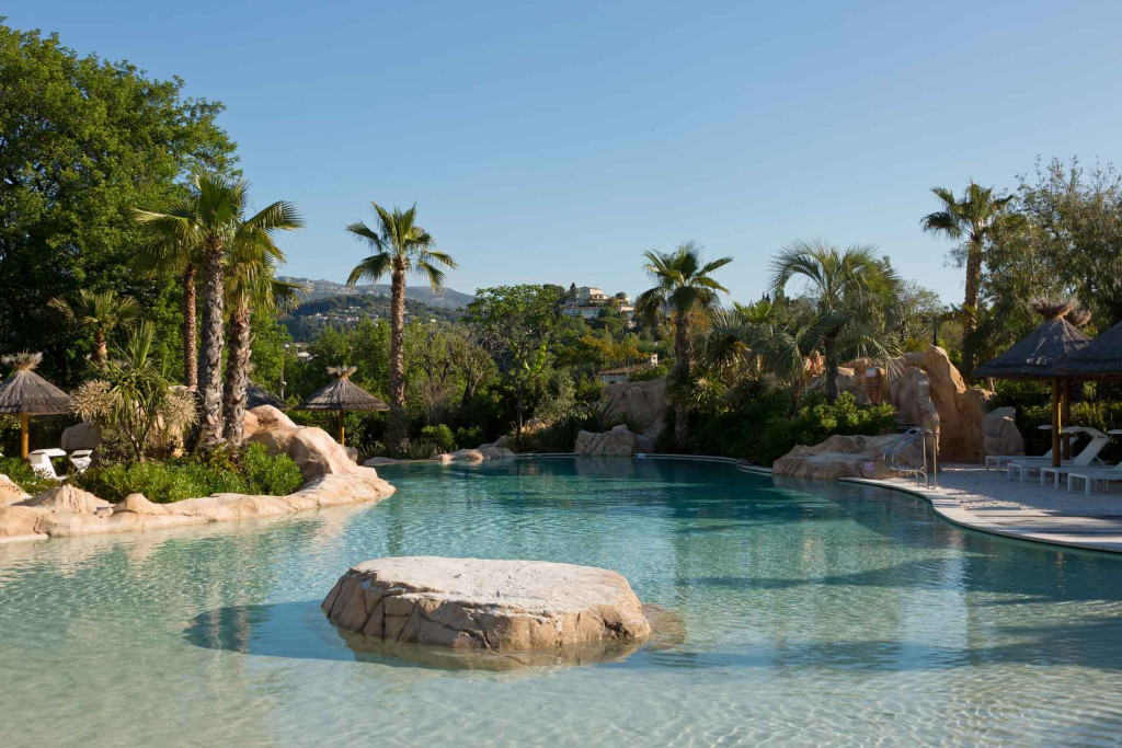 Au pied de Saint-Paul-de-Vence, le Domaine du Mas de Pierre, 5 étoiles métamorphosé en resort de luxe décontracté, dévoile quatre nouvelles cures bien-être. Lâcher-prise garanti dans un éden à quelques encablures de la Méditerranée.

