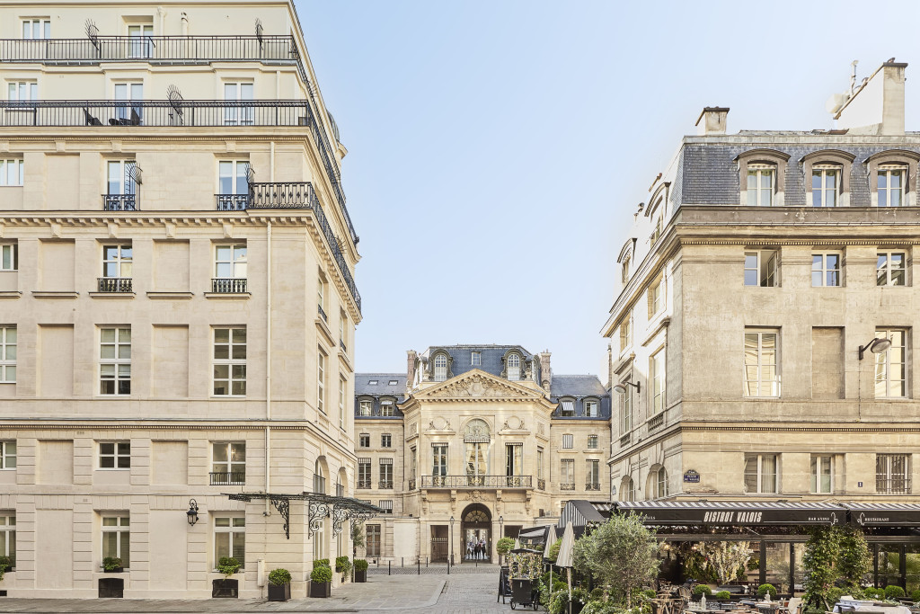 À Paris, certains des hôtels les plus séduisants sont parfois les plus intimistes. Ces 5 boutique-hôtels du centre de Paris comptent de 12 à 61 chambres et suites, avec pour atouts une décoration de caractère et des emplacements qui permettent de découvrir la capitale à pied.