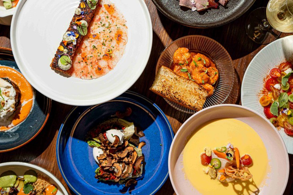 Si Dubaï impressionne par ses adresses spectaculaires, la ville réserve aussi de belles surprises côté durabilité avec des restaurants qui prouvent que écologie, créativité et gourmandise peuvent aller de pair. Zoom sur cette scène culinaire inspirante.