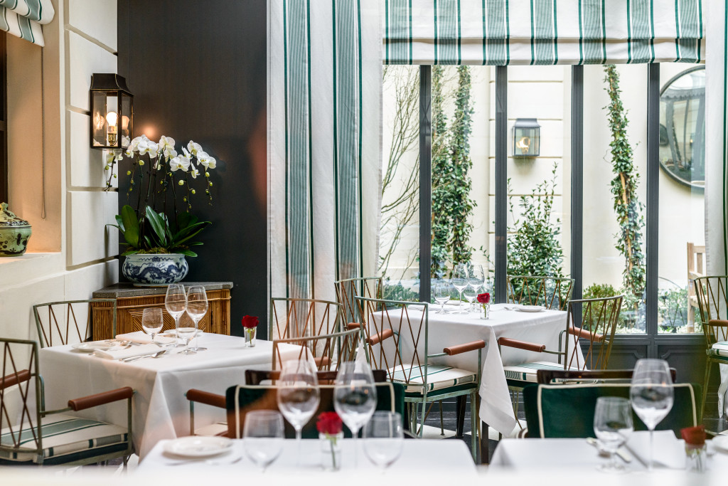 Après Rome et Capri et bientôt Milan, on file découvrir le J.K. Place Paris. Ce boutique-hôtel confidentiel diffère des autres 5 étoiles parisiens par son atmosphère feutrée et sa décoration qui sort des sentiers battus.