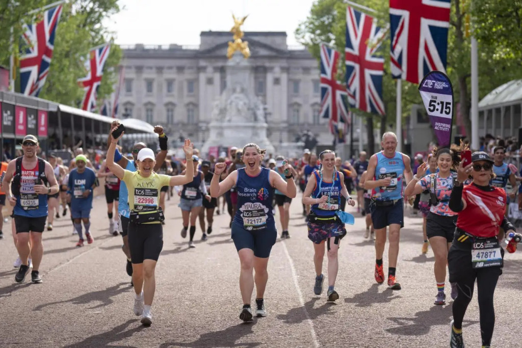 Un marathon, c'est rarement juste une course : c'est aussi l'occasion de découvrir une ville, ou de la retrouver sous un angle différent, foulée après foulée. Mais une fois la ligne d'arrivée franchie, encore faut-il un endroit où récupérer dignement, avec un bon spa, une piscine digne de ce nom et une table pour reconstituer les réserves et se féliciter. De Paris à Majorque, voici cinq hôtels pour transformer l'after marathon en moment presque aussi mémorable que la course elle-même.