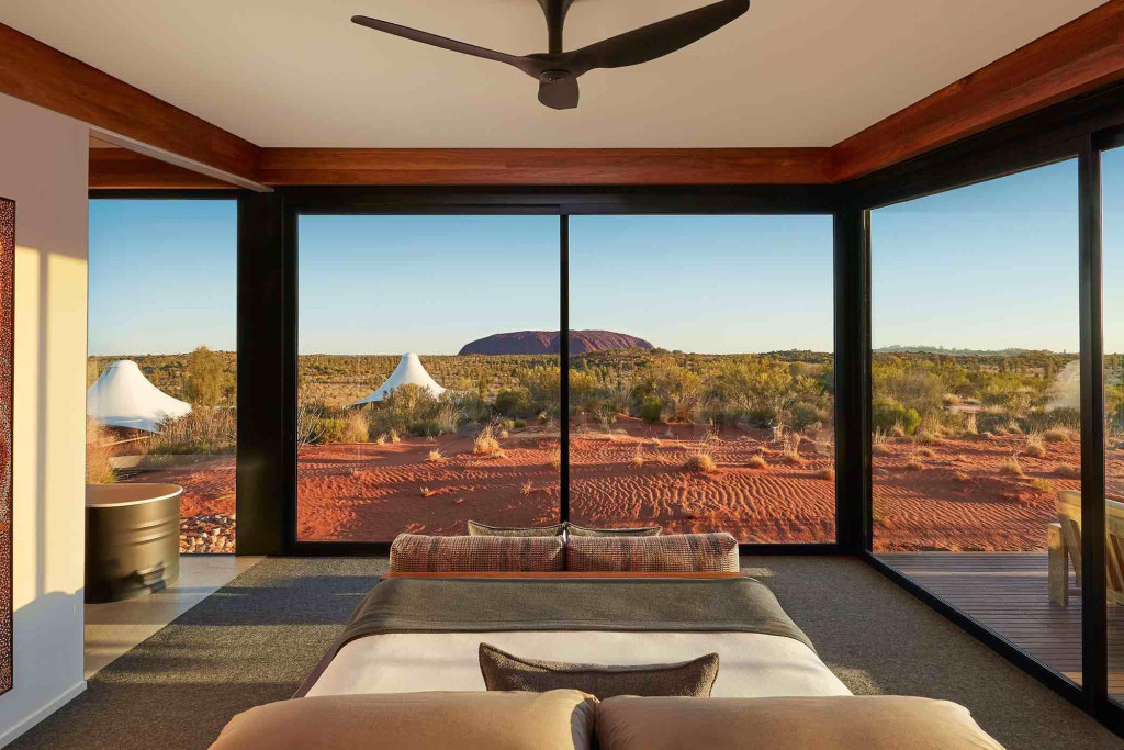 Depuis les tréfonds des forêts africaines jusqu’aux rives paisibles des lacs nordiques, découvrez notre top 10 des plus beaux écolodges d’exception où luxe, nature et responsabilité cohabitent en parfaite harmonie. Émerveillement garanti, impact réduit.