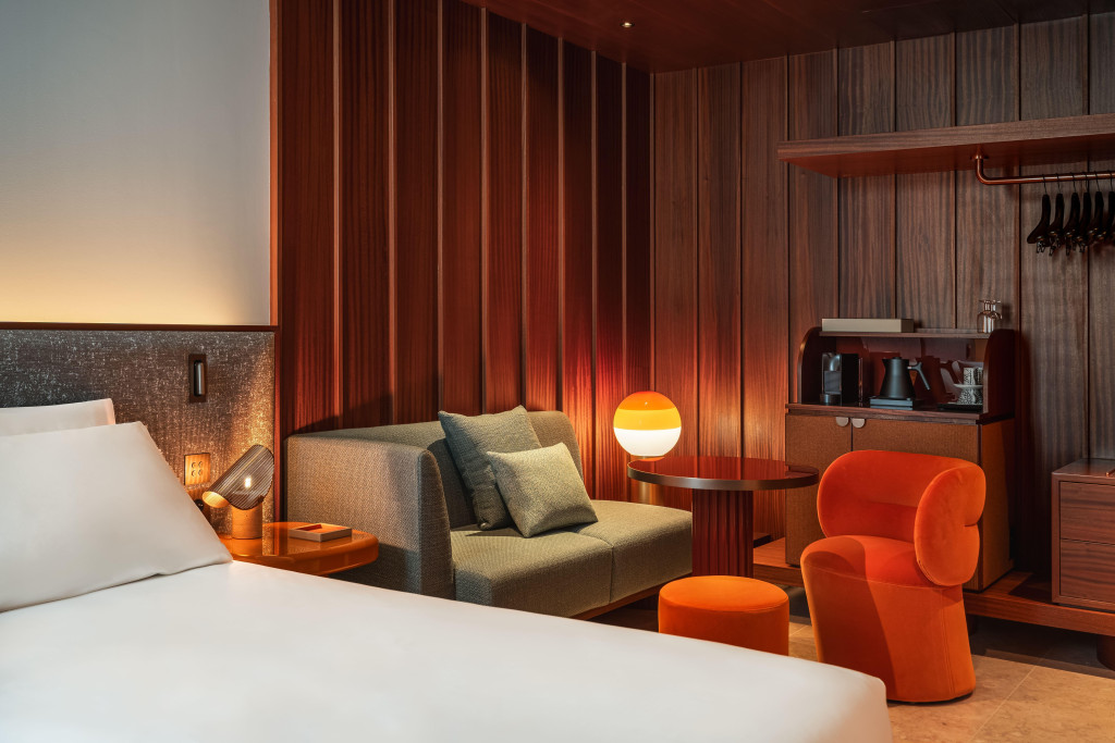 À deux pas de la Rua Augusta et de la Praça do Comércio, l’Andaz Lisbon signe l’arrivée de la marque lifestyle de Hyatt au Portugal et en Europe du Sud. Au cœur du centre historique, cet hôtel de 170 chambres s’inscrit dans le décor animé de Lisbonne, entre façades pombalines, ruelles pavées et vues sur le Tage.