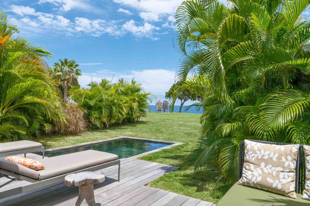Écrin turquoise au cœur des Caraïbes, la Guadeloupe déploie des paysages somptueux et variés, entre plages de sable fin, forêts tropicales et villages colorés au charme créole.  