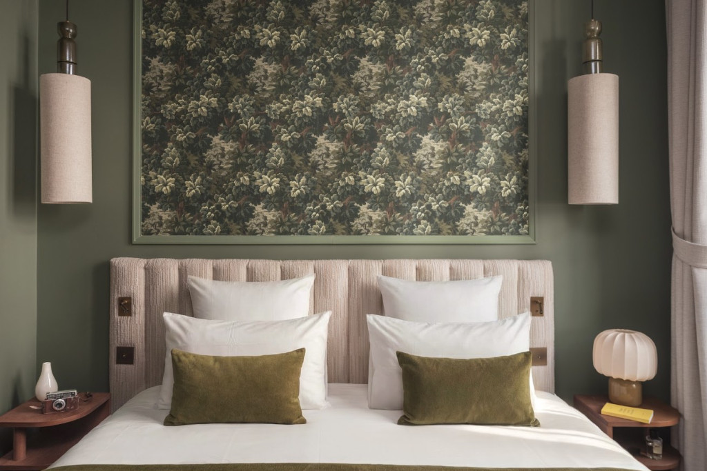 À trois minutes de la gare Saint-Lazare, Lazare Nomade ouvrira ses portes d'ici la fin de l'été. Derrière sa façade haussmannienne, ce boutique-hôtel 4 étoiles est une escale parisienne élégante, confortable et tournée vers l’art du voyage.