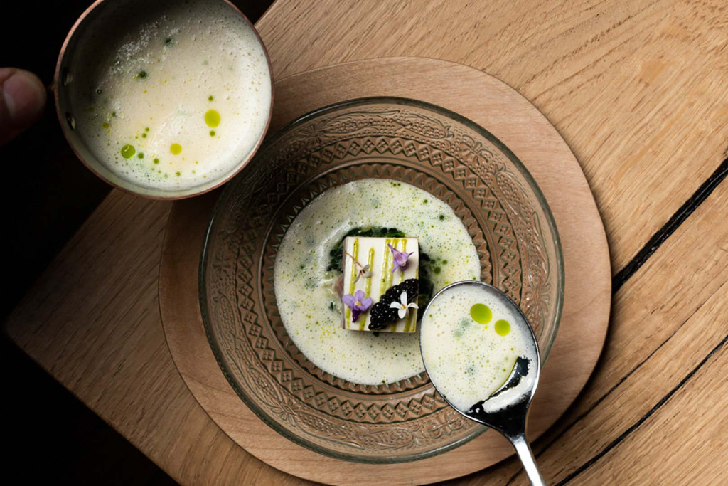 De passage à la Cité des Ducs de Bretagne ? Découvrez vite nos plus savoureuses adresses nantaises entre croisière culinaire, table étoilée, cave à manger et street food amélioré. 


