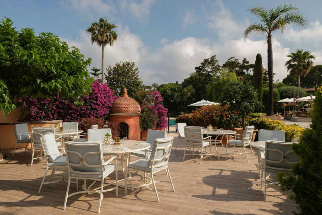 Le chef du Mirazur surprend et ravit ses fans (comme ceux qui ne le connaissent pas encore) en inaugurant une nouvelle table gastronomique, plus accessible, sur la Riviera. Yonder y était le premier jour. 
